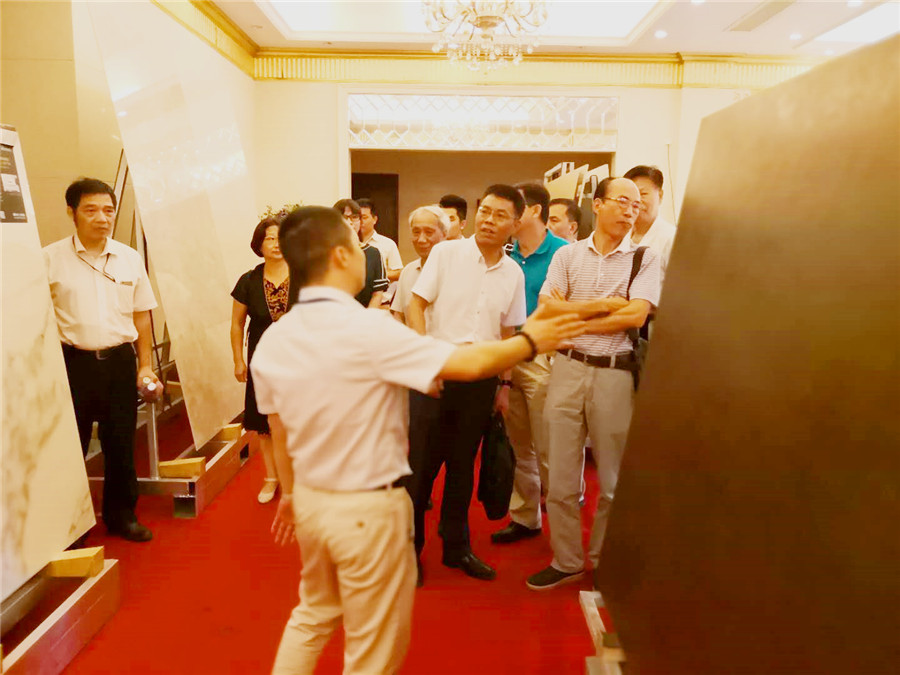 大無(wú)止境，金牌企業(yè)全國(guó)罕見超大巖板耀世呈現(xiàn)(圖2)