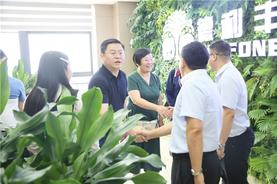 今日頭條｜行業(yè)領(lǐng)導(dǎo)張傳喜會(huì)長蒞臨德利豐家居(圖2)