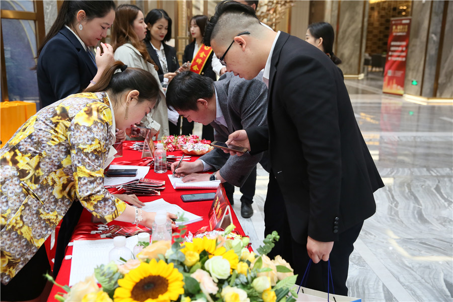一口氣簽了8家戰略合作協議，金牌企業開啟雙贏(圖1)
