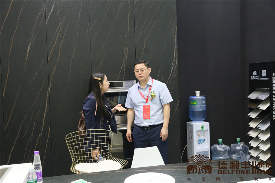 熱度持續飆升!行業協會領導對德利豐大巖板贊(圖10) 熱度持續飆升!行業協會領導對德利豐大巖板贊(圖10)